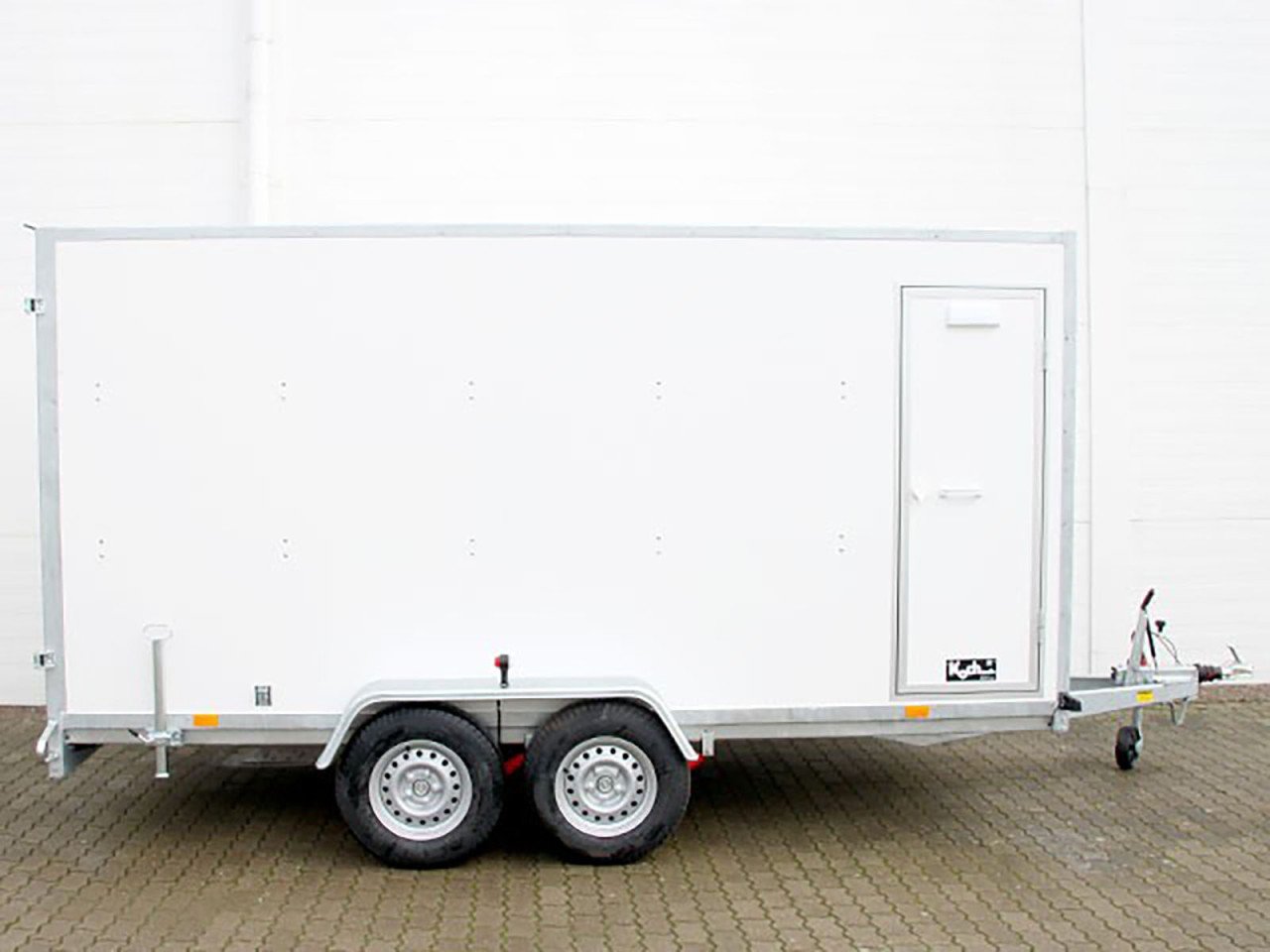 Blyss Kofferanhänger 200x400cm Höhe:190 2,7t|Rampe|Tür|SW-Neu