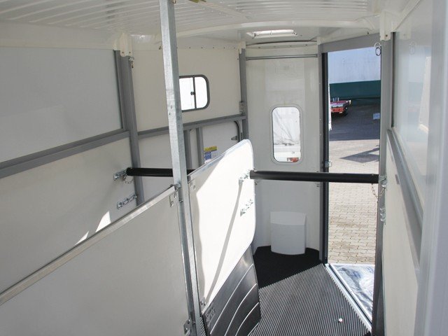 Ifor Williams Pferdeanhänger HB511|Heckklappen-Türkombination|schwarz-Neu - Image 8